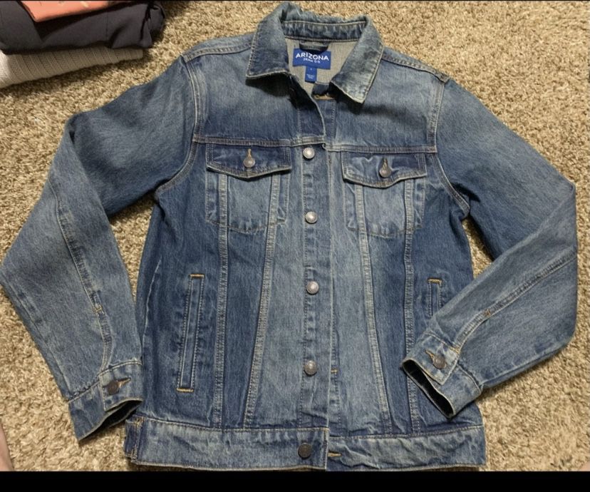 This is a Small in women’s brand new Arizona Jean Co. jeans jacket 