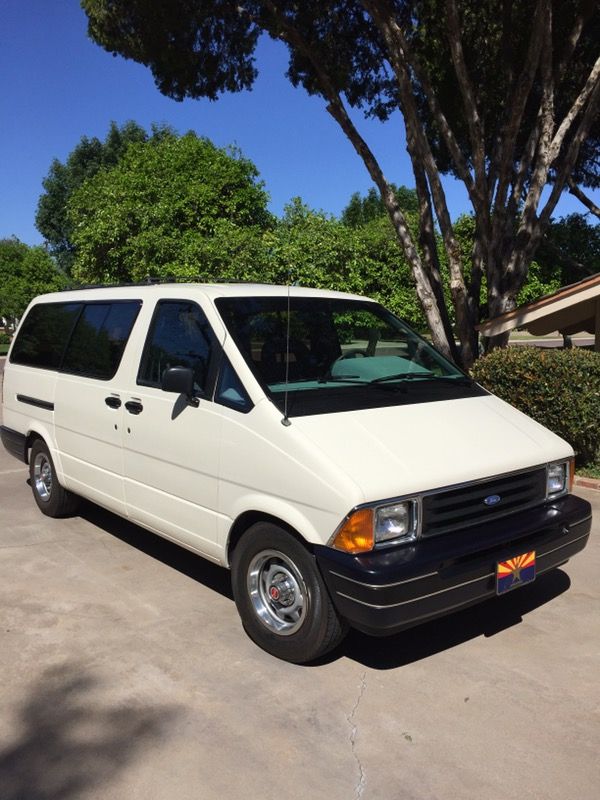 1989 Ford Aerostar XL van