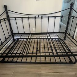 Metal Day Bed Frame (TWIN)