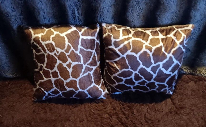 2 Camel Decerative Pillows Like New