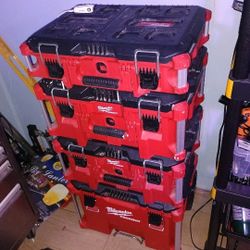 Milwaukee PACKOUT 22 in. Rolling Modular Tool Box With Four