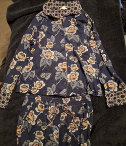 Navy Vera Bradley floral pajama set with yellow, white, and purple flowers, size S #sleepwear #floral
$12 OBO Would prefer not to peice it out but wil