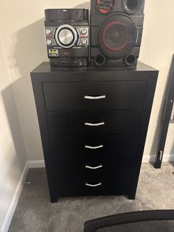 Queen size bdrm set (no mattresses)