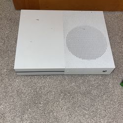 [BUNDLE]  Xbox One S W/ 9 Games, Xbox One Controller And Turtle Beach Headset