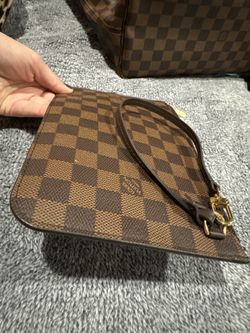            Louis Vuitton Pouch 