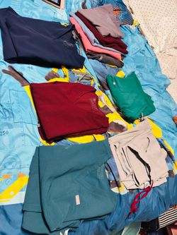 Figs XS matching set and some tops all for $75