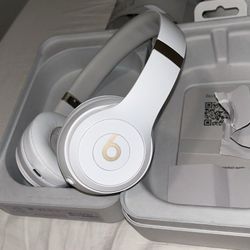 Fresh Old Pair of Beats Solo 4 White & Gold Used 3 times 