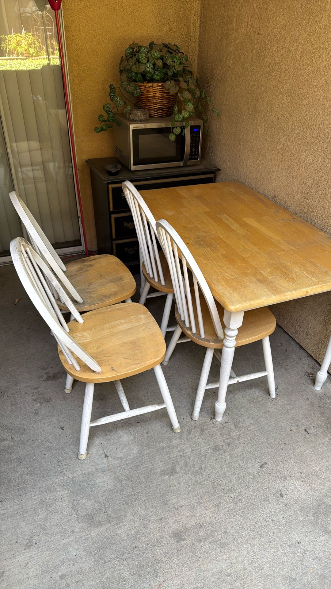 Kitchen Table And 4 Chairs