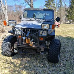 Plow jeep runs great 👍 89 4x4 150k