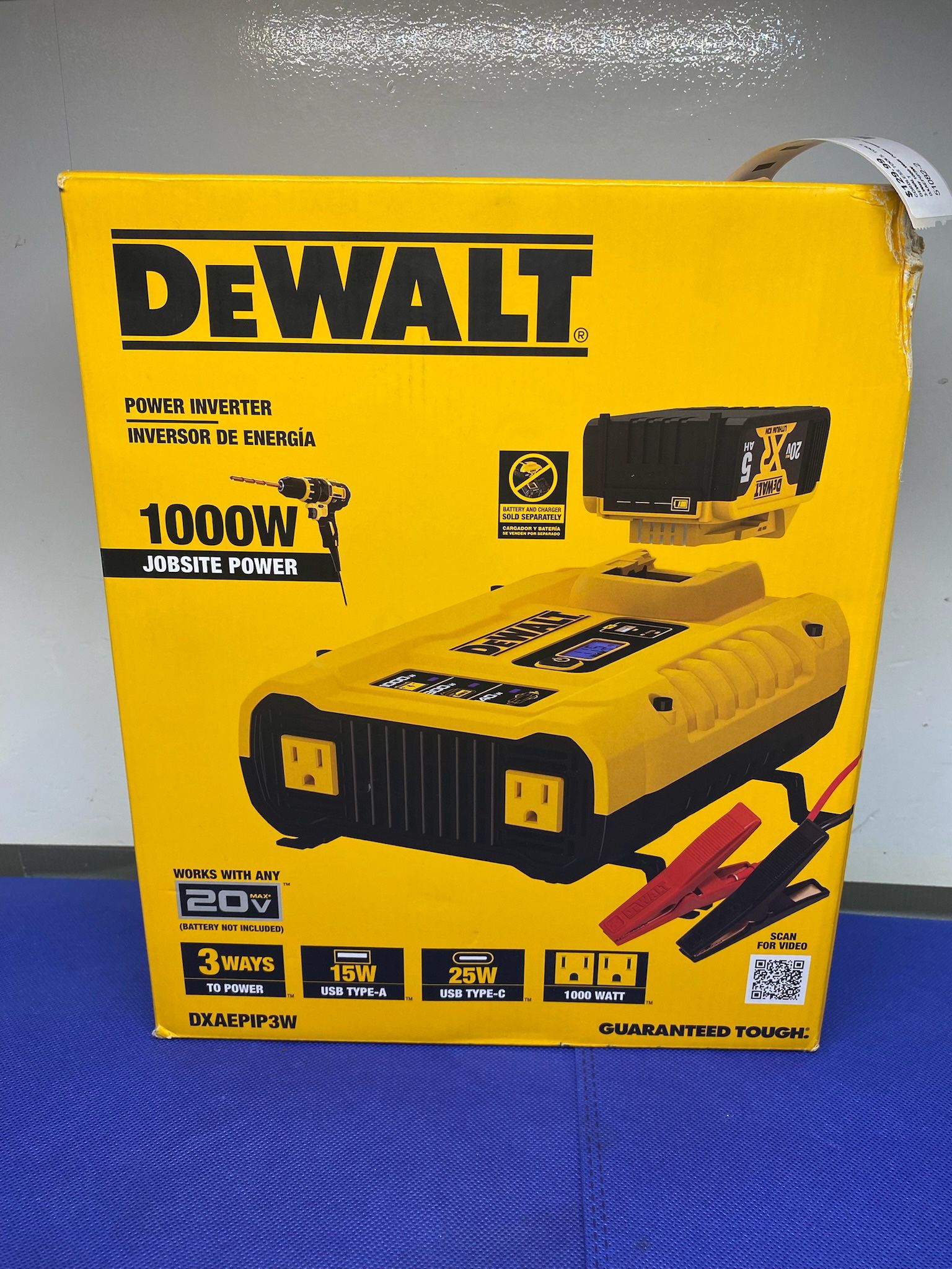 DEWALT DXAEPIP3W 3-Way 1000-Watt Power Inverter