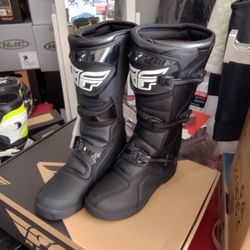 Fly racing off-road boots available in different sizes