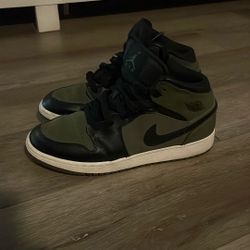 Jordan 1 Mid
