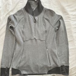 Lululemon  1/4 zip Top Size 8