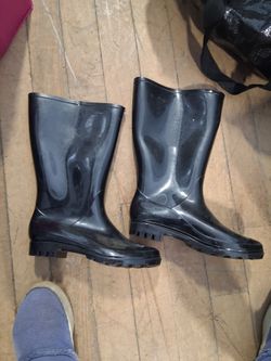 Womens size 9 rainboots
