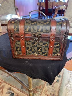 Vintiquewise treasure Box  wood faux