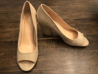 Size 9M Women’s Suede Heels