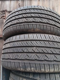 Vendo 2 Llantas Usadas 235 45 17
