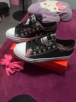 Shoes size 2 kids girl new in box