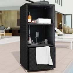 Outdoor towel cabinet