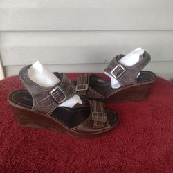 American Eagle Outfitters BLACK WEDGE SANDALS WOMEN'S SIZE 8  (3 INCH HEEL)