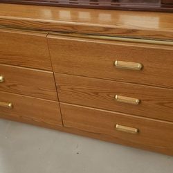 Drawer dresser And Mirror