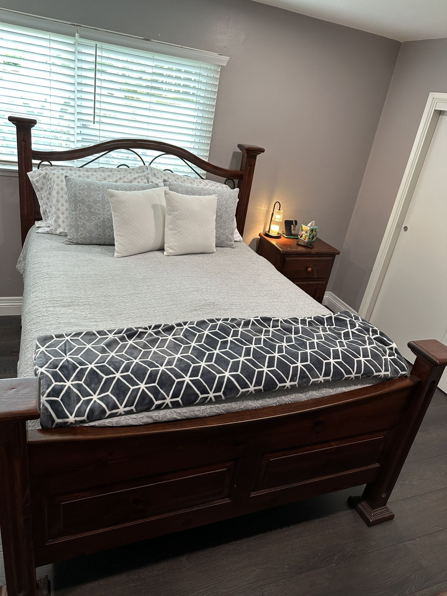 Queen bedroom Set