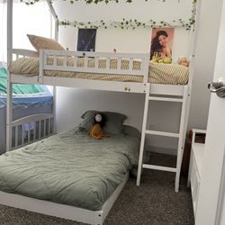 Twin Bunk bed