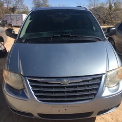 2005 Chrysler Town & Country