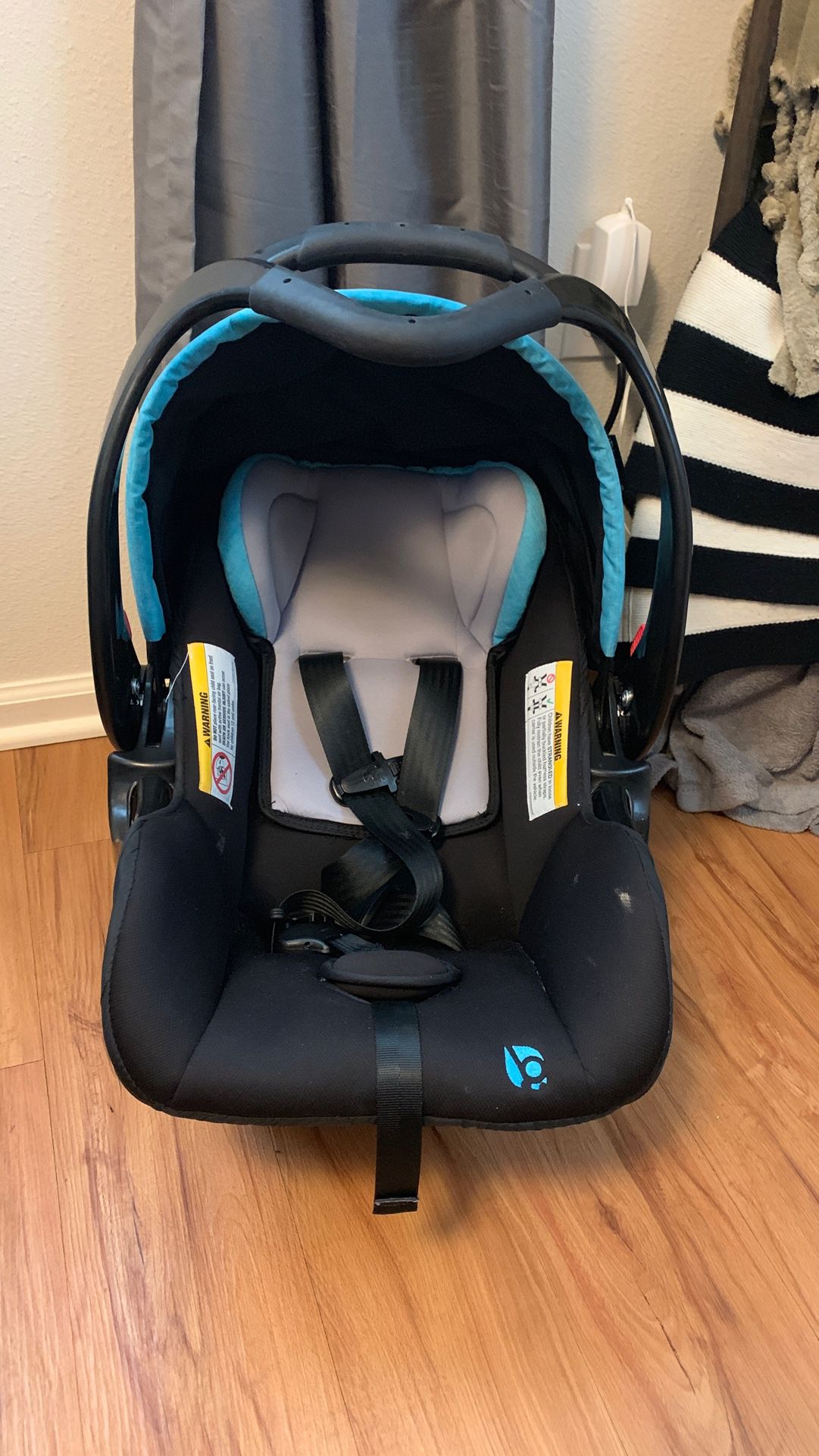 Baby trend car seat + an extra base
