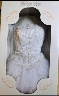 David’s bridal wedding dress size 0 or 2