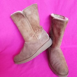 WOMEN'S BOOTS SIZE 9