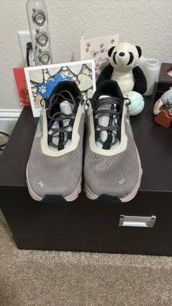On cloudmonster  Gray color Man’s 9.5 Open box