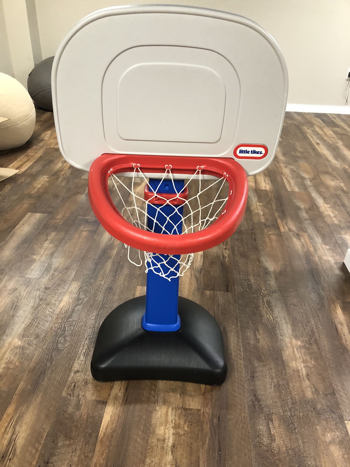 Little Tikes adjustable basketball hoop