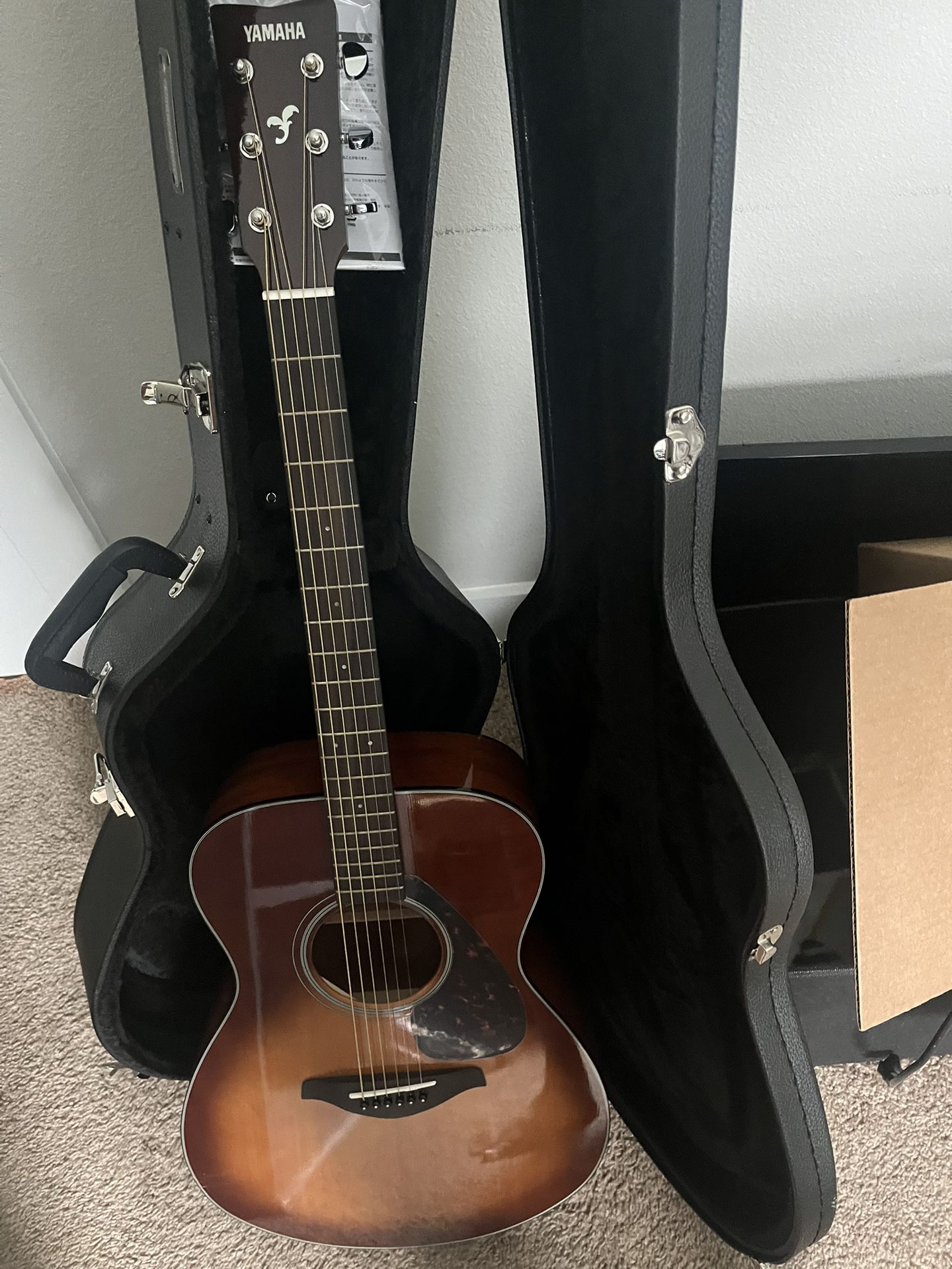 FS700S Yamaha Acoustic Guitar 