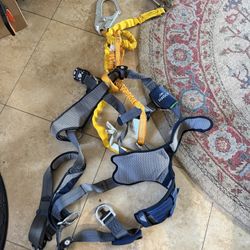Harness  Full Body 5-point Harness Safety Harness Double Hook Fall Suspension Paid $200 In Brand New Condition 