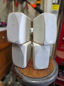 Set of 4 Polk audio satellite speakers