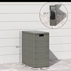 Small 17 gallon wicker box,