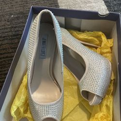 Jennifer Lopez high heels in good condition
