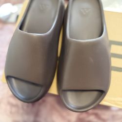 Yeezy Slides 