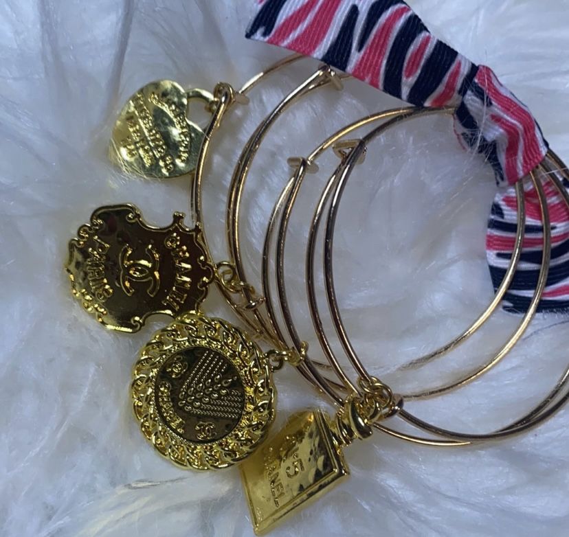 Big Gold C Charm Set
