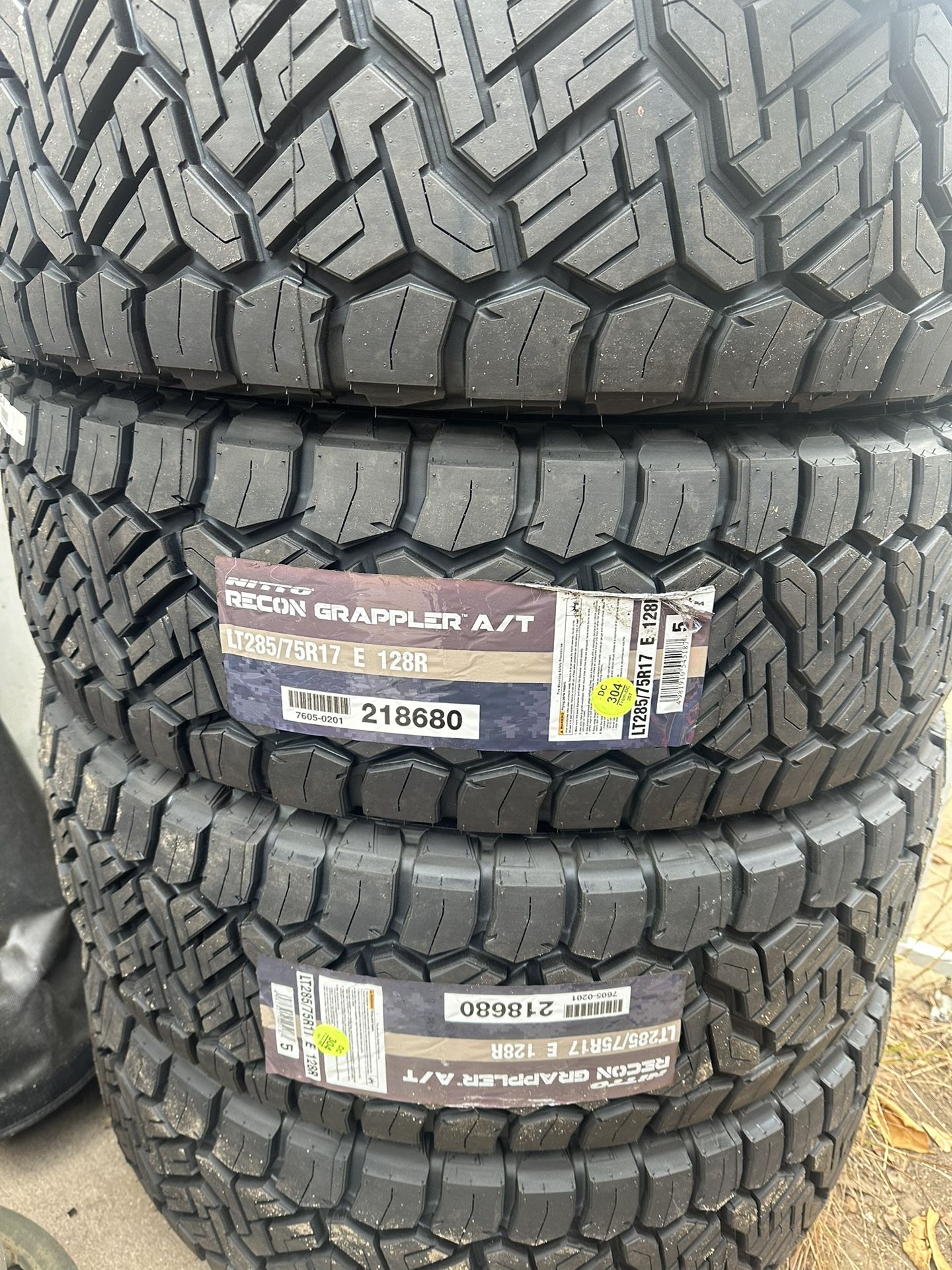 New Nitto Recon Grappler 285/75r17 LR E