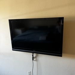 42” HD Vizio TV w/ Wall mount