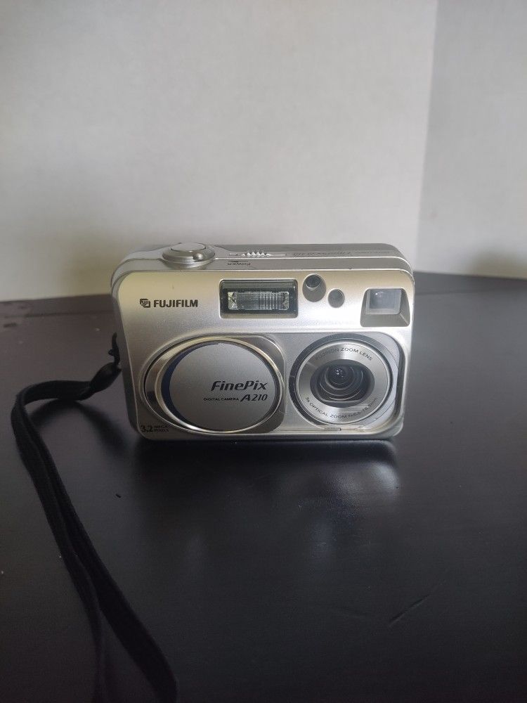 Fujifilm Digital Camera FinePix A210 3.2MP Silver