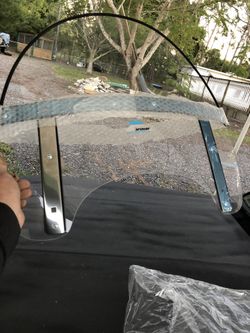 Motorcycle windshield