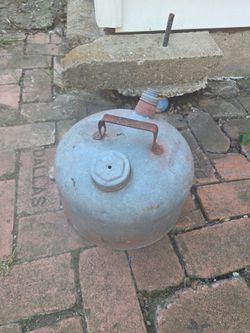 Vintage can gas