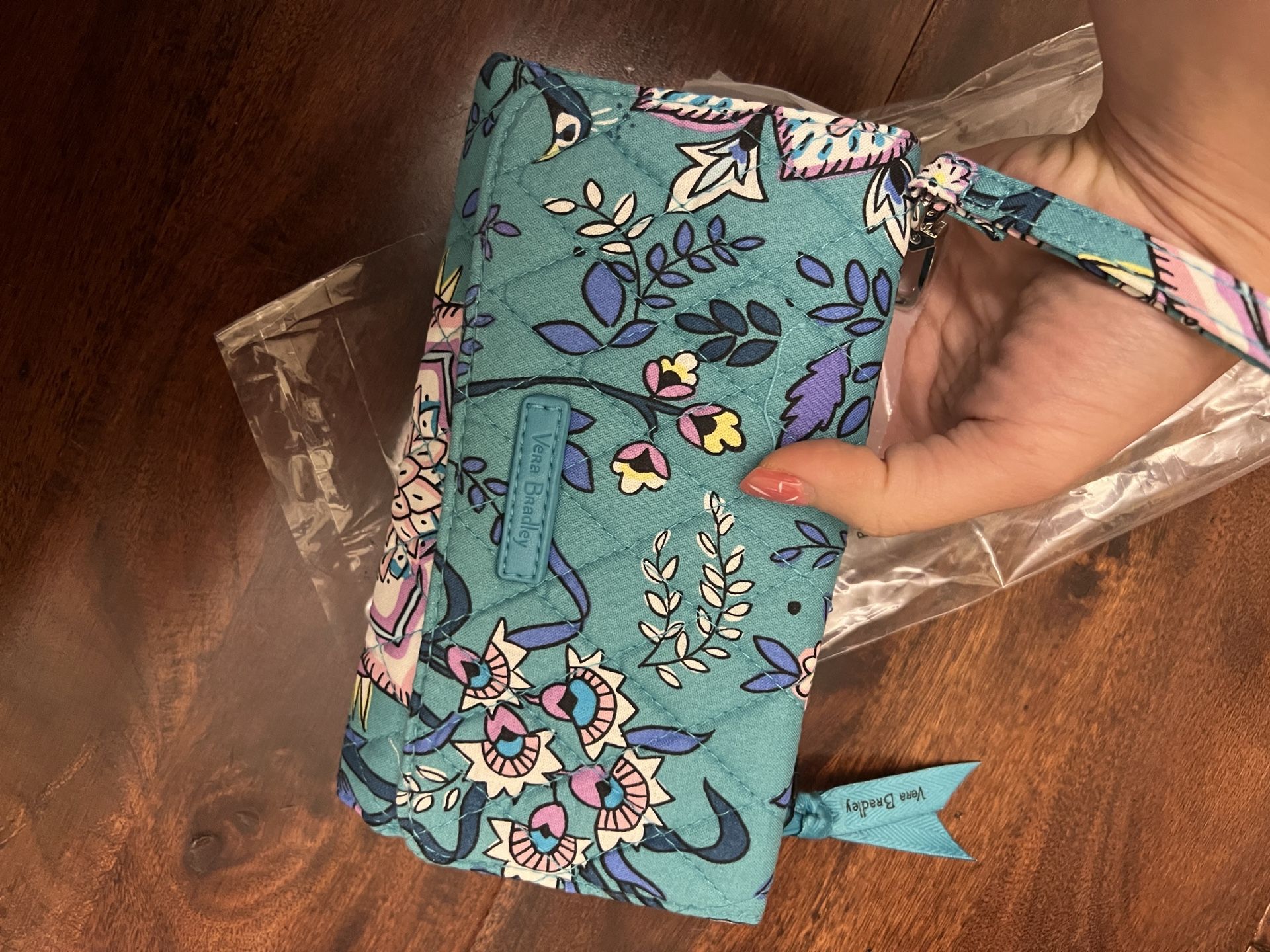 Vera Bradley RFID Smartphone Wristlet in Peacock Garden New