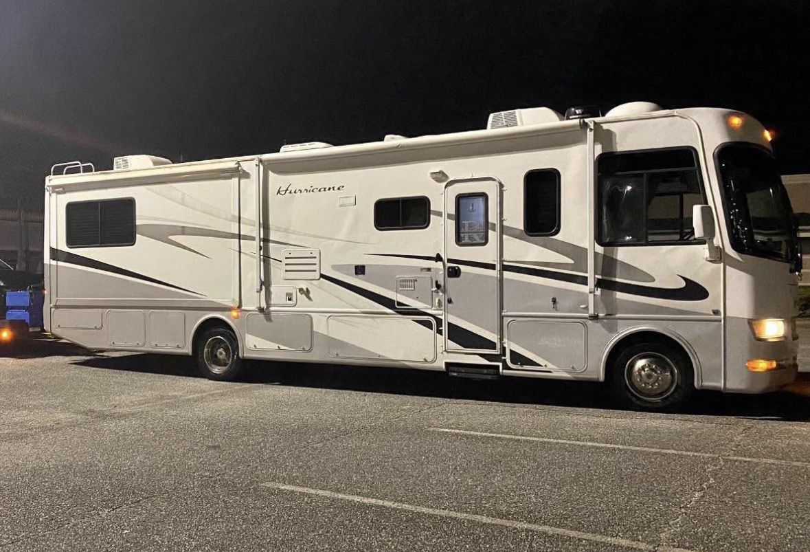 2007 Fourwinds Hurricane Class A Motorhome for Sale in Chicago, IL ...