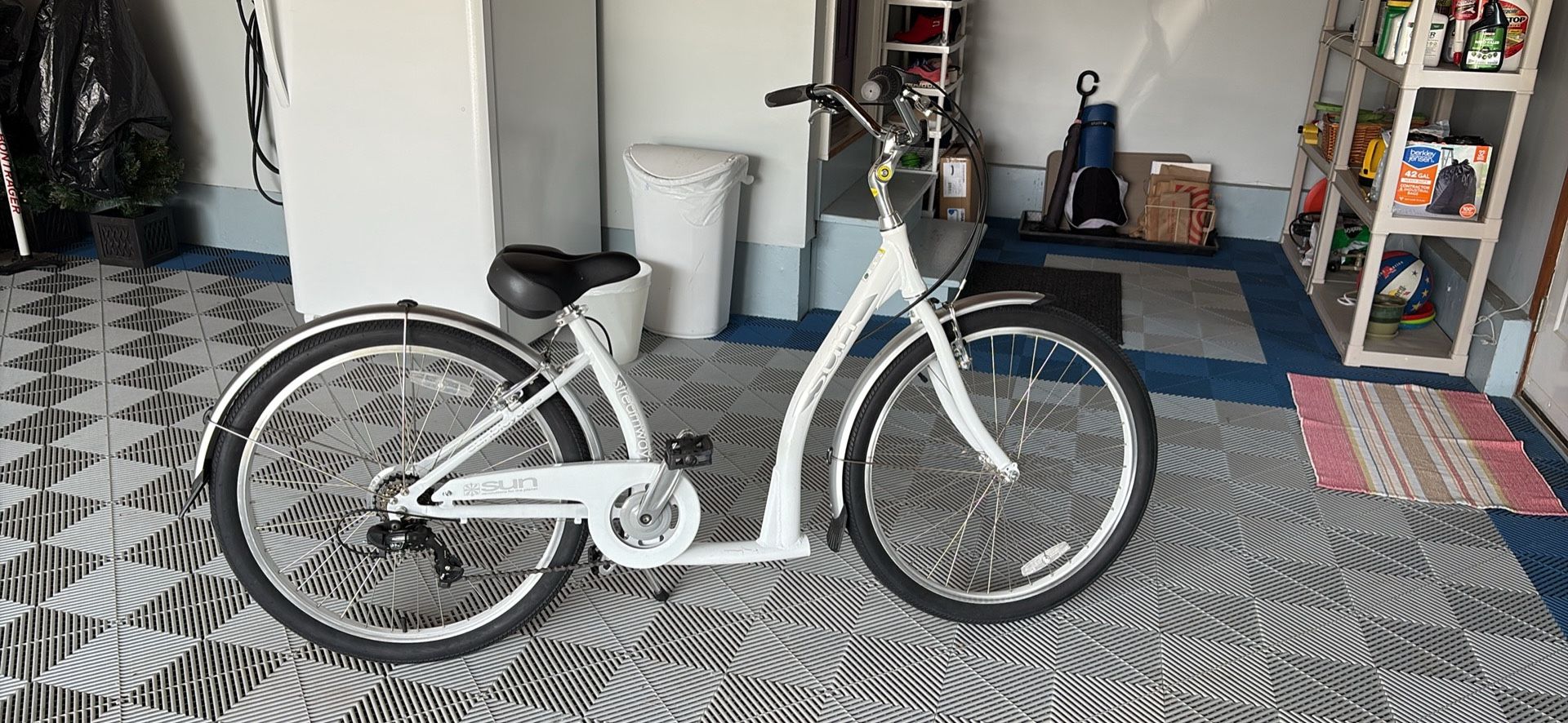 Step thru Bike - Sun - White/chrome