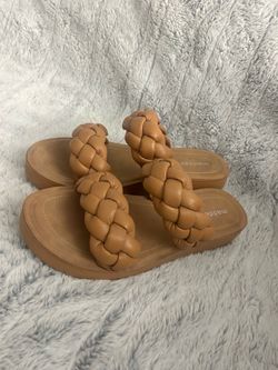 Shoes size 8