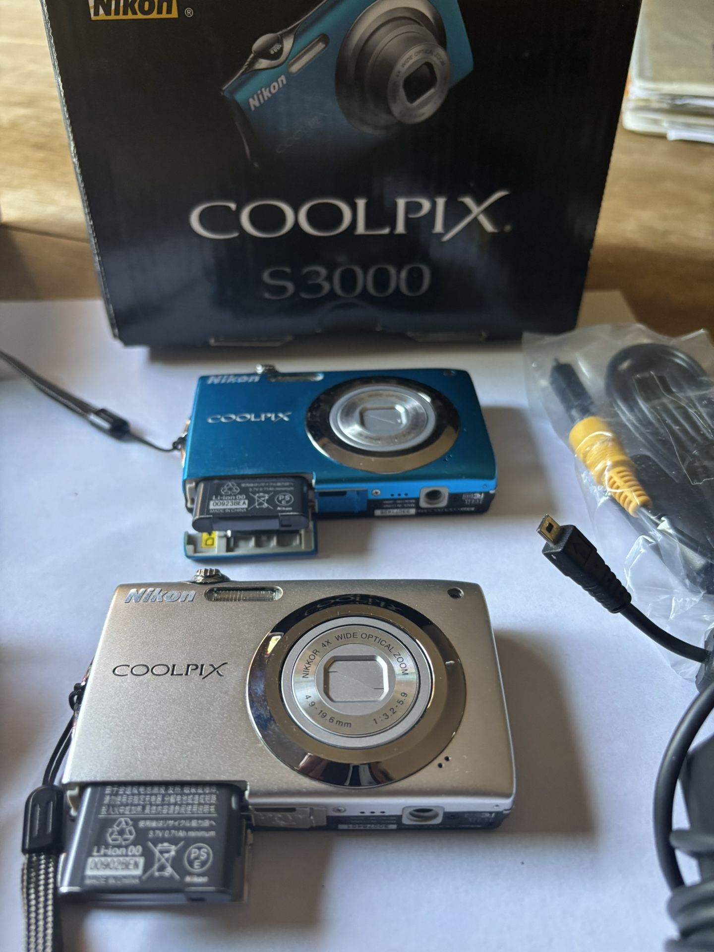 Collectible Pocket Cameras - Need Repair